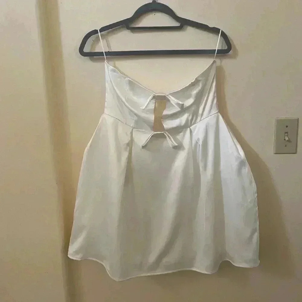 LENA WHITE BOW MINI STRAPLESS DRESS SIZE M